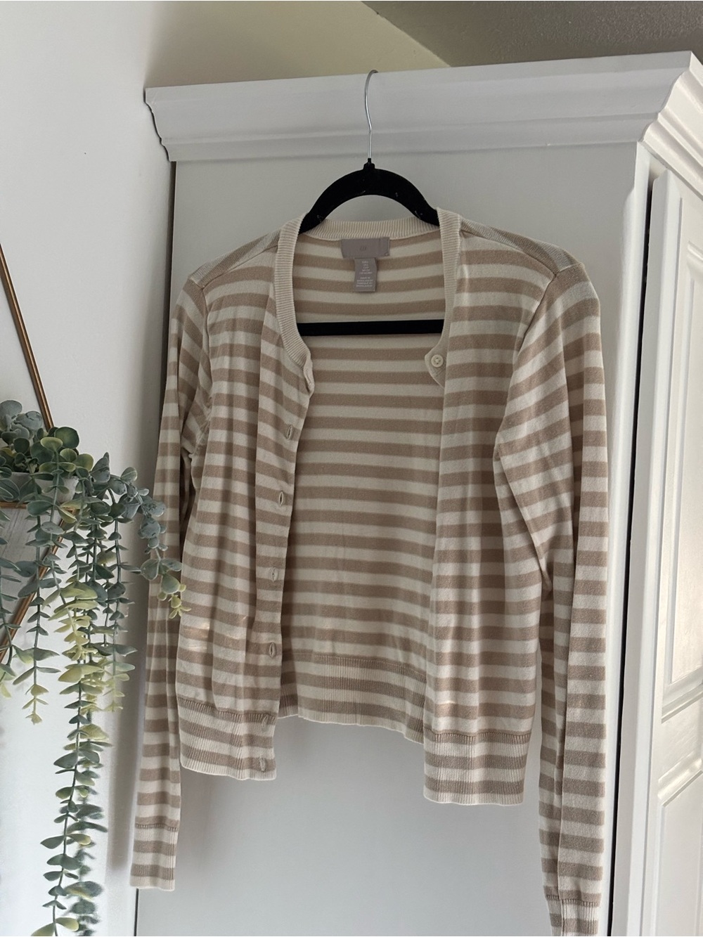 Beige and Cream Stripe Women’s Cardigan Sweater Womens Small